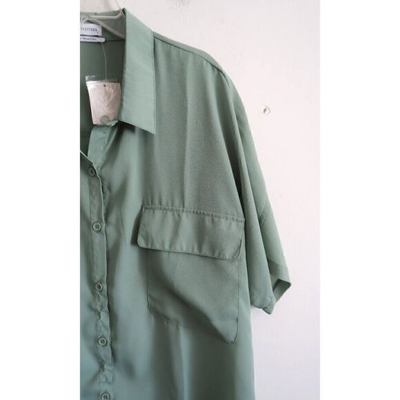 NWT Urban Outfitters Green Button-Up Short Sleeve Shirt - Size Large - Picture 3 of 9